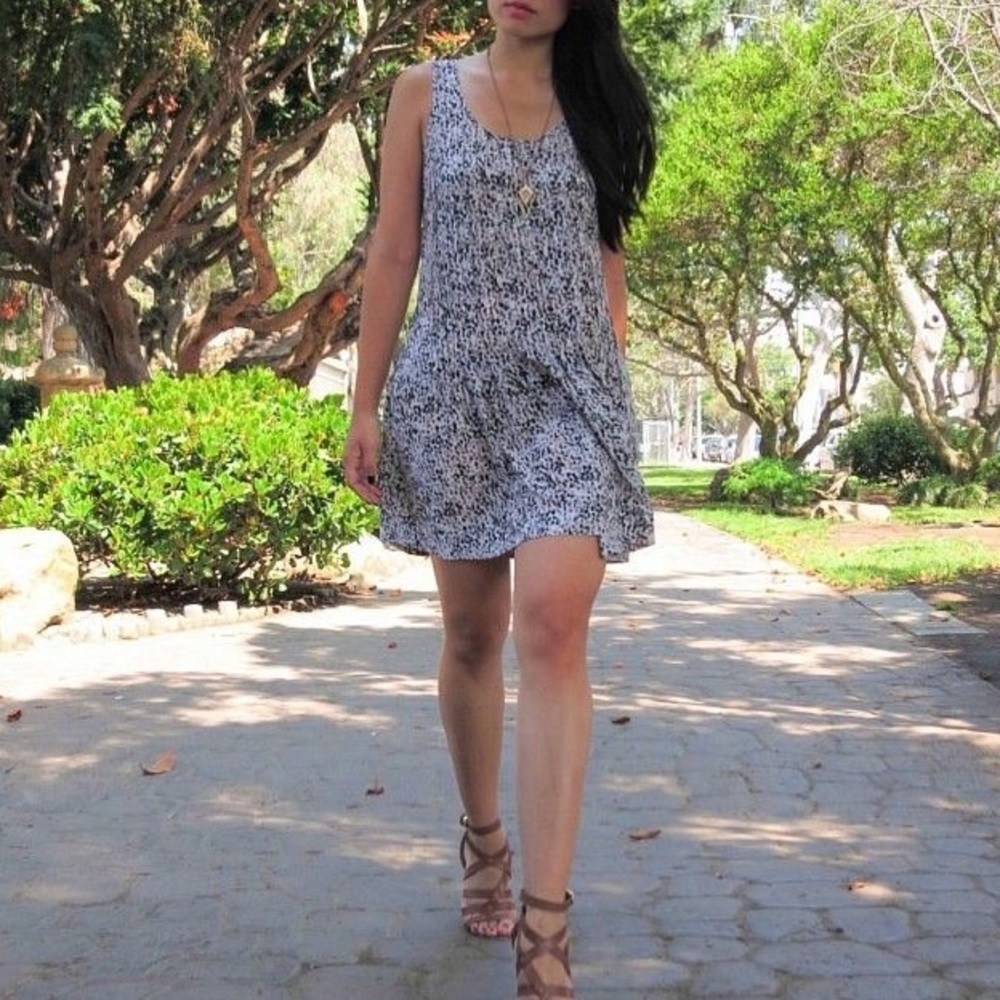 Club Monaco Melynda flows silk dress